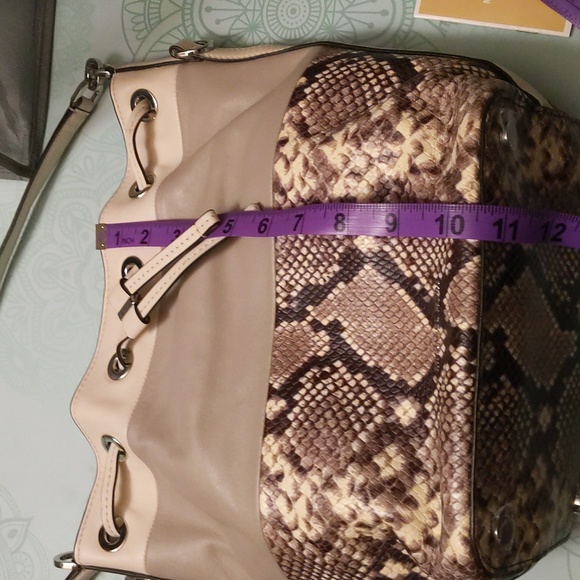 EUC Michael Kors Animal print bucket bag in grey, white and black - Picture 8 of 8